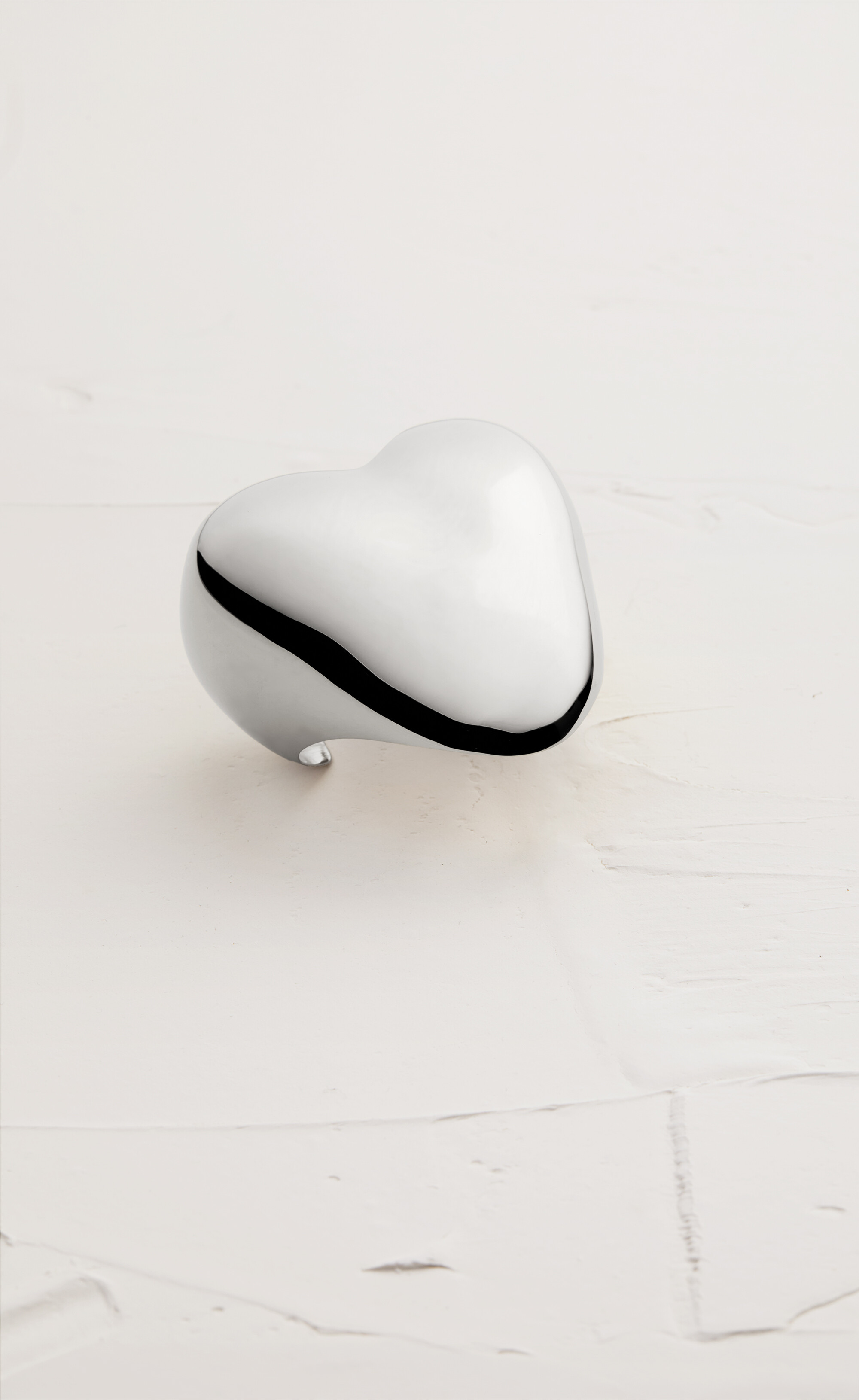 heart cuff in 18K grey gold