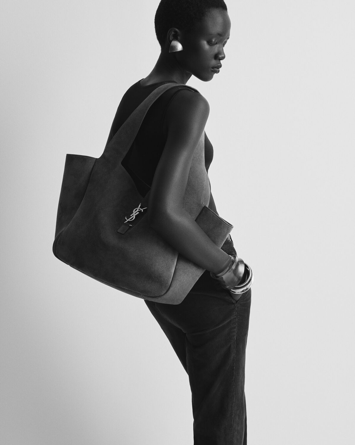 생로랑 LE 5 À 7 스웨이드 BEA 숄더백 763435008IW3194