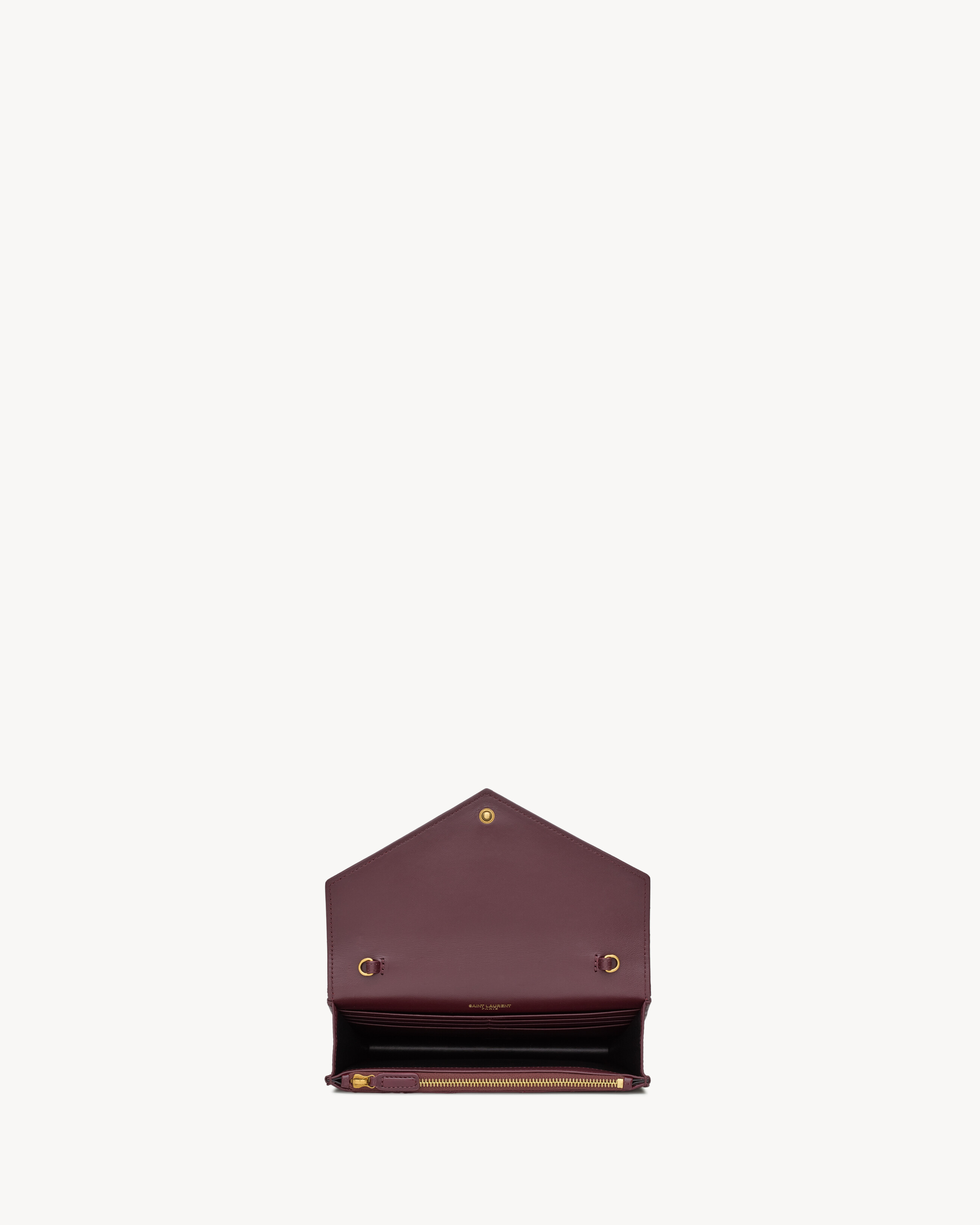 CASSANDRE Envelope-Portemonnaie aus glänzendem Leder mit Kette