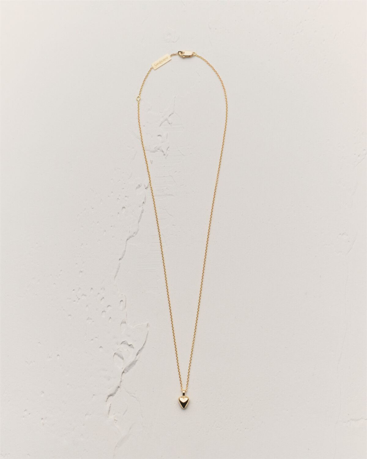 Heart pendant necklace in 18K yellow gold | Saint Laurent | YSL.com