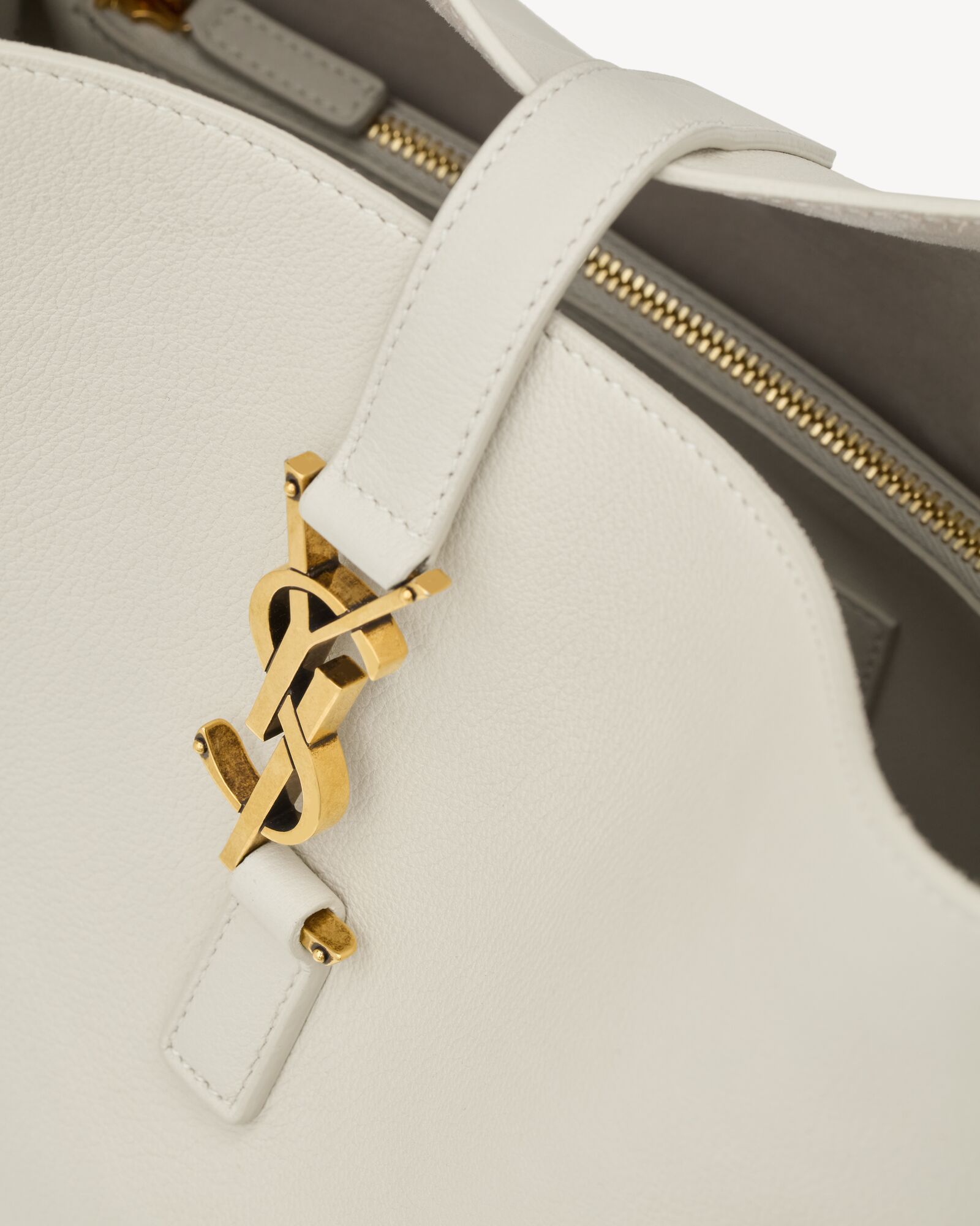 LE 5 À 7 SUPPLE BAG 31 IN KHAKI BROWN SUEDE
