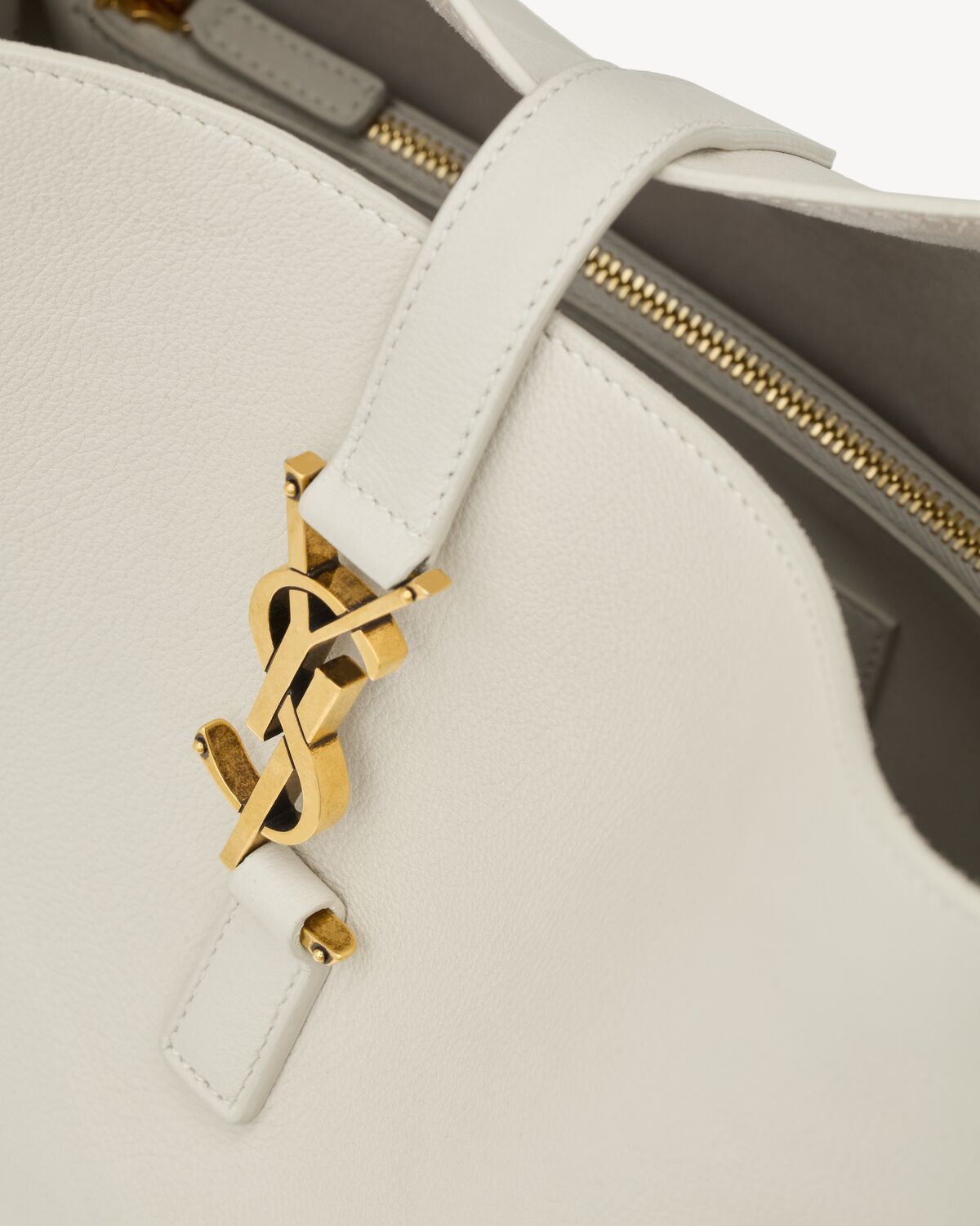 생로랑 LE 5 À 7 그레인드 가죽 서플 라지 숄더백 753837AAAUQ9207