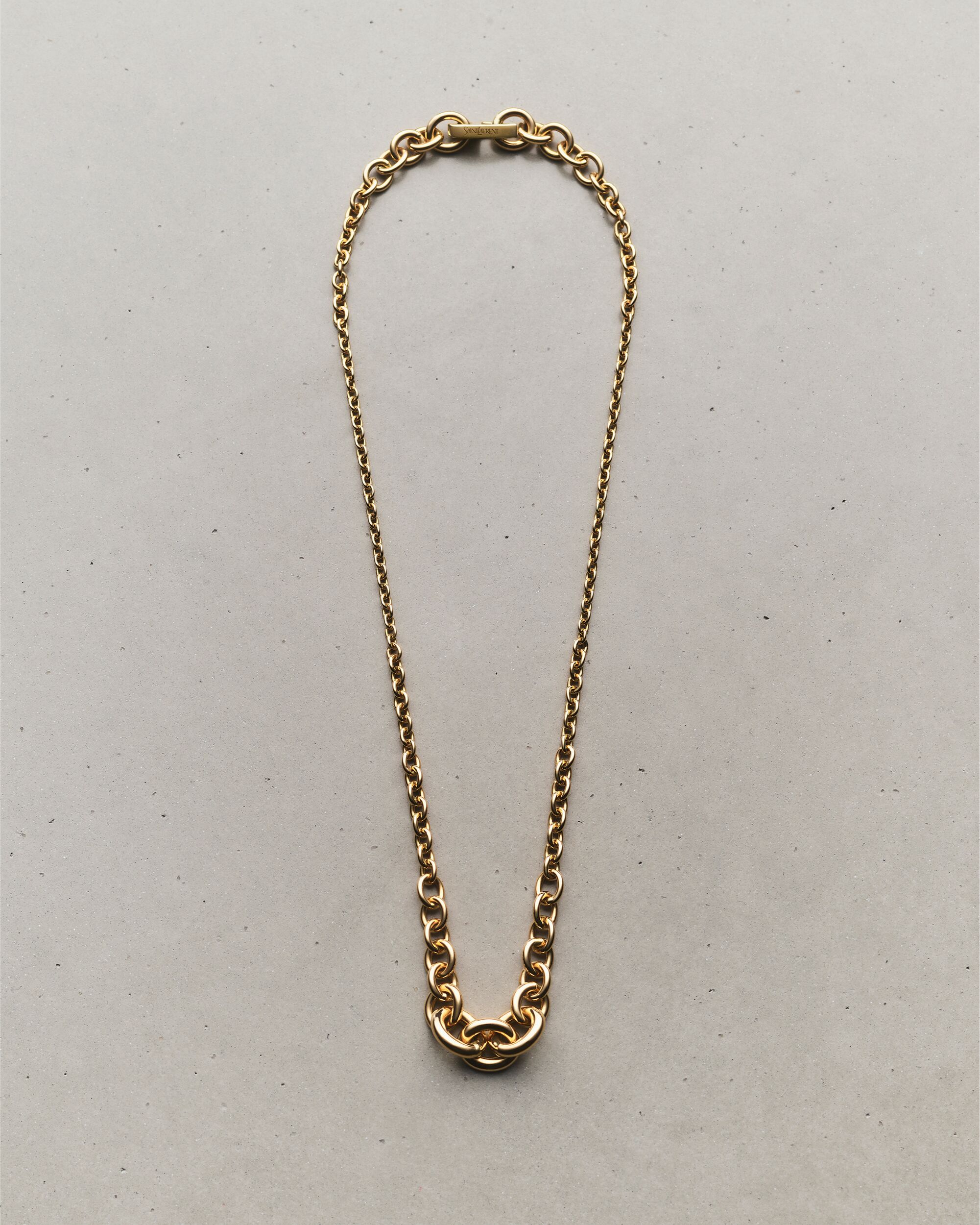 Collar de cadena graduada de oro amarillo de 18 kt