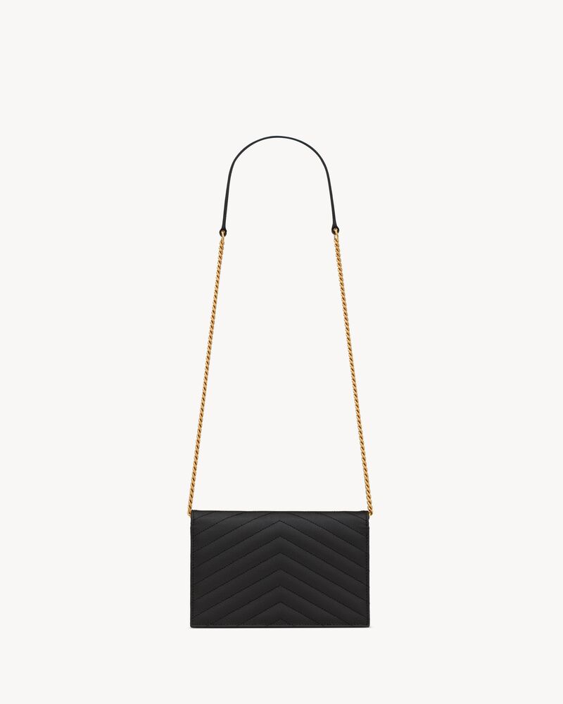 CASSANDRE ENVELOPE CHAIN WALLET EN CUIR GRAIN DE POUDRE