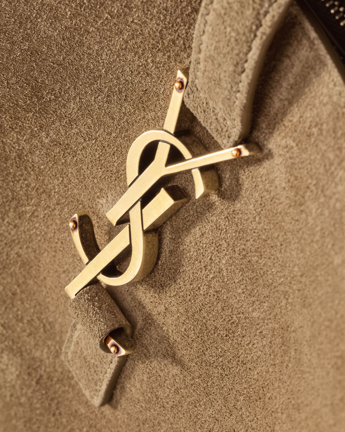 생로랑 LE 5 À 7 스웨이드 서플 라지 숄더백 7538371U80W3194