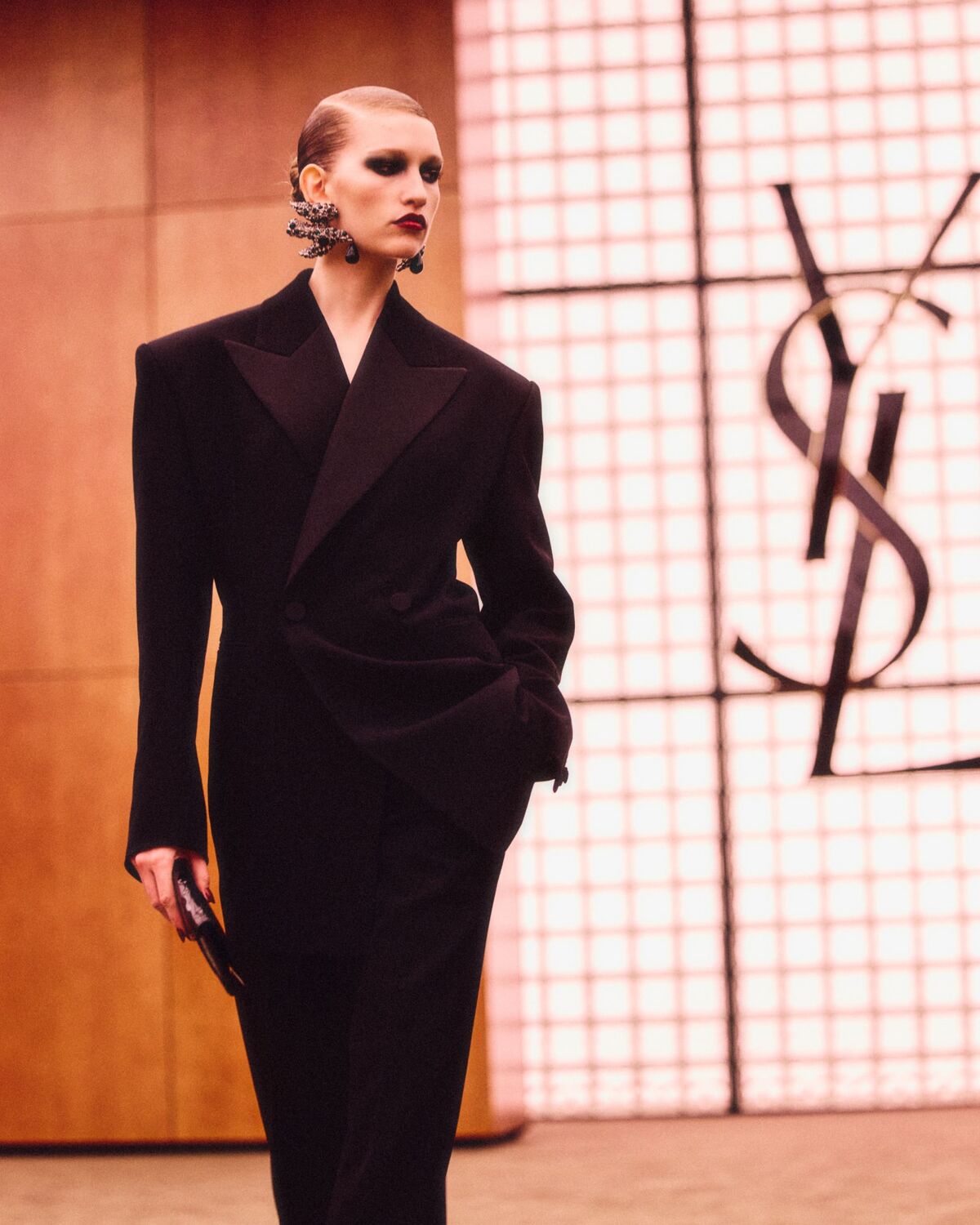 WOMEN'S WINTER 26 > NOTIFY ME > single 1 > image